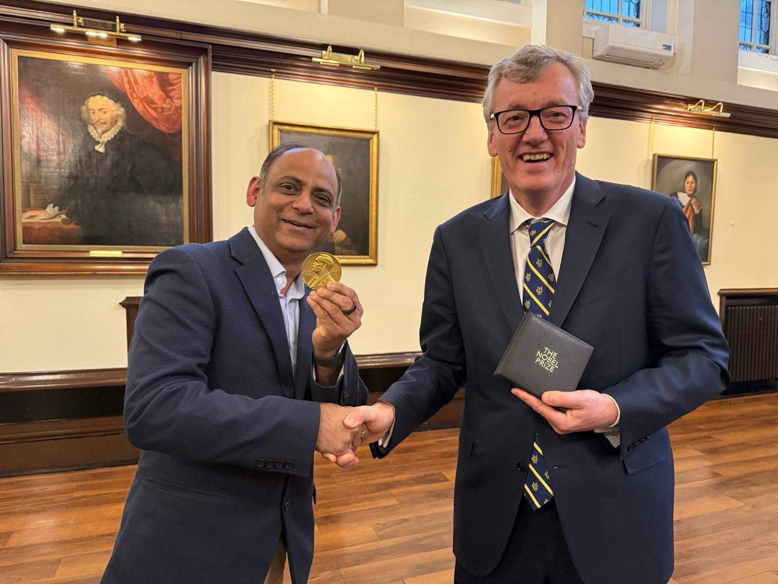Dr Ash Kumar with Professor David MacMillan, Nobel laureate in Chemistry